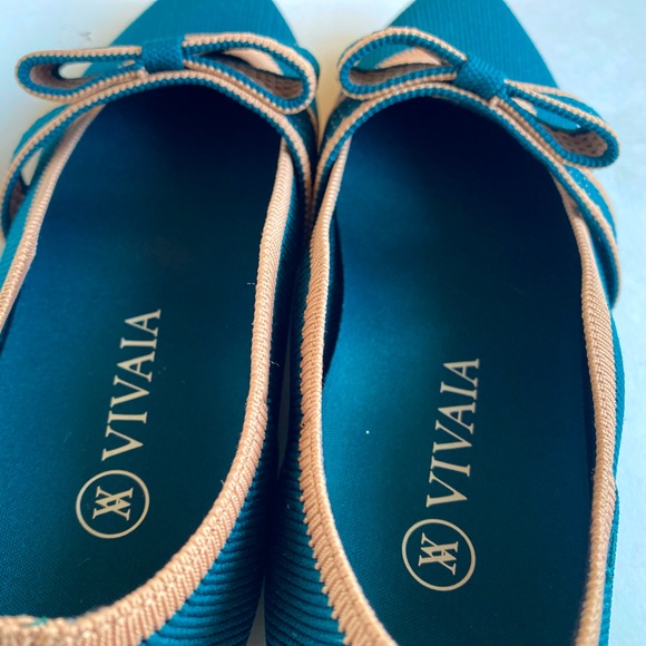 VIVAIA pointed toe Mary Jane flats size 7 peacock NWOT — sold out everywhere - Picture 9 of 16